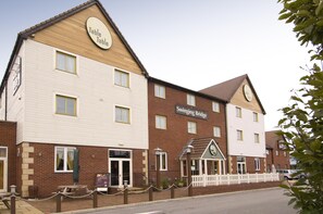 Exterior - Premier Inn Manchester Trafford Centre Nth (Manchester)