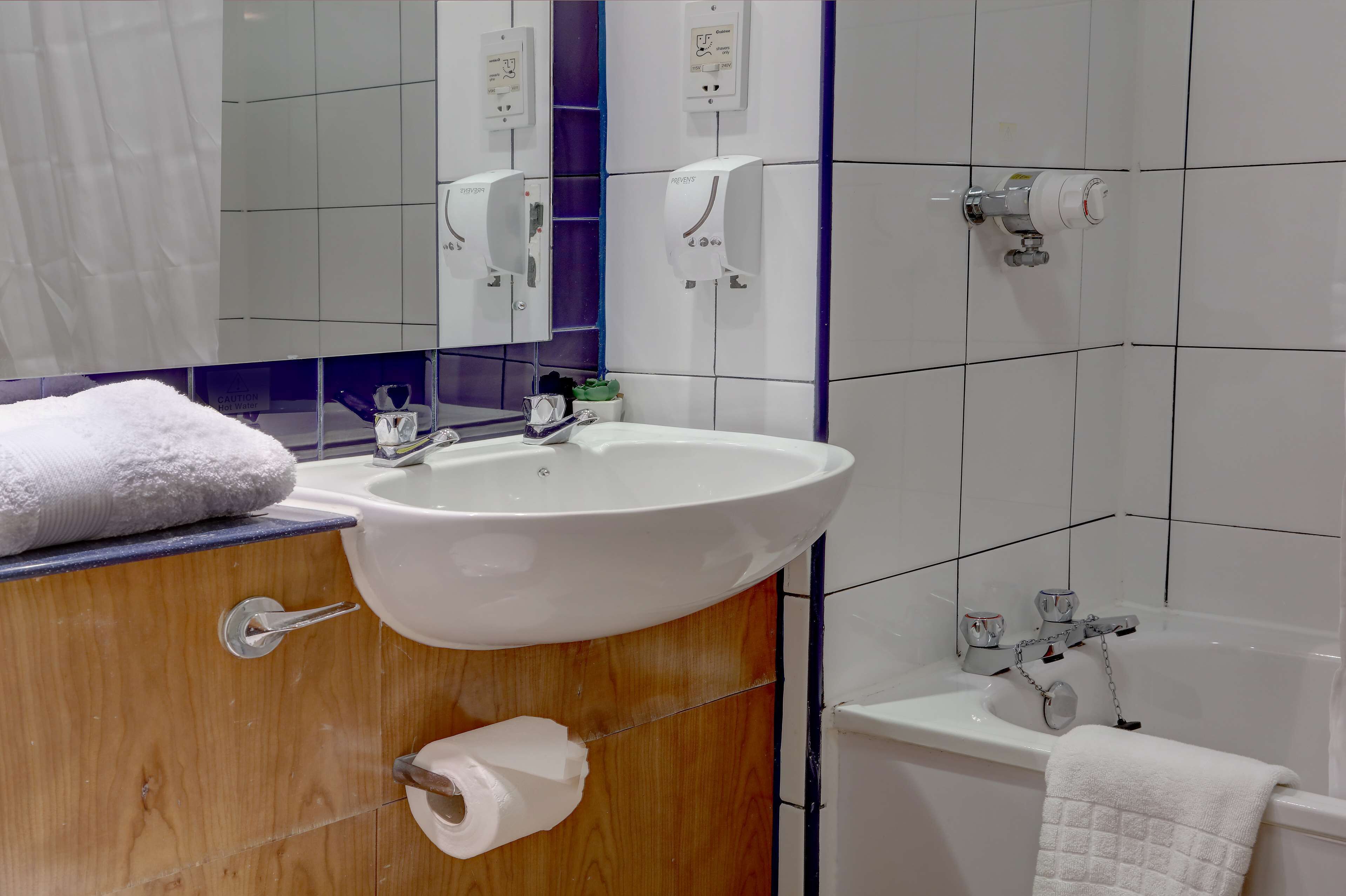 combined shower/bathtub, free toiletries, hair dryer, towels