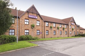 Exterior - Premier Inn Manchester - Denton (Manchester)