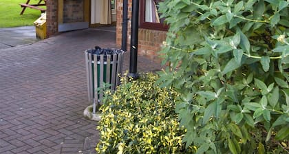 Premier Inn Manchester - Denton