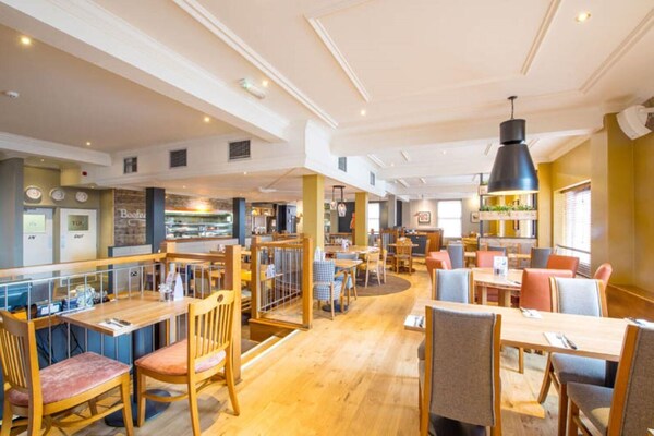 Premier Inn Manchester Salford Quays - Manchester