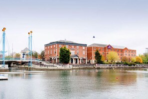 Exterior - Premier Inn Manchester Salford Quays (Salford)