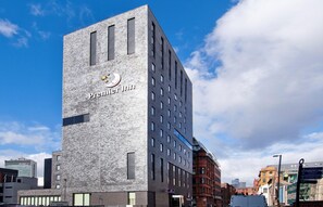 Exterior - Premier Inn Manchester City - Piccadilly (Manchester)
