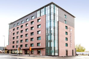 Exterior - Premier Inn Manchester City Centre West (Salford)