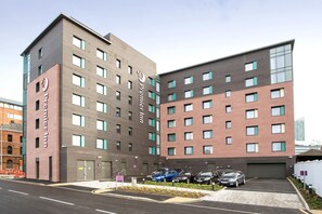 Exterior - Premier Inn Manchester City Centre West (Salford)