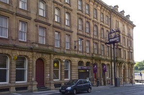 Exterior - Premier Inn Newcastle City Centre - Quayside (Newcastle-upon-Tyne)