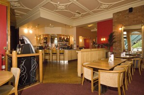Restaurant - Premier Inn Newcastle City Centre - Quayside (Newcastle-upon-Tyne)