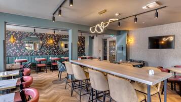 Breakfast (GBP 10.99 per person)