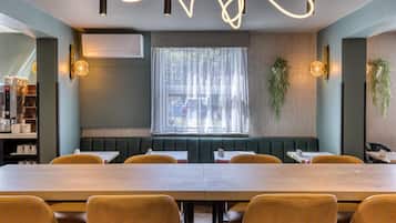 Breakfast (GBP 10.99 per person)