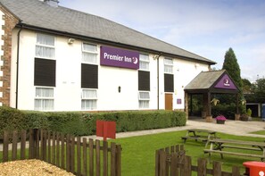 Exterior - Premier Inn Newcastle Airport - South (Newcastle-upon-Tyne)