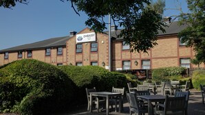 Exterior - Embassy Hotel, Newcastle-Gateshead, Team Valley, Sure Hotel Collection by Best Western (Gateshead)