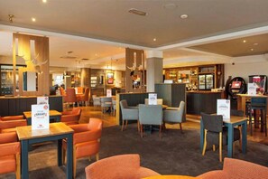 Dining - Premier Inn Nottingham Castle Marina (Nottingham)
