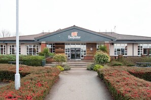 Exterior - Premier Inn Nottingham Castle Marina (Nottingham)