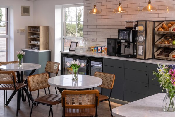 Daily to-go breakfast (GBP 7.95 per person) - Best Western Leicester Oadby (Leicester)