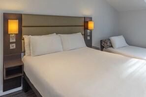 Family Room, 1 Double Bed, Non Smoking (with Single Sofabed) | Blackout curtains, soundproofing, iron/ironing board, free WiFi - Best Western Leicester Oadby (Leicester)