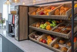 Daily to-go breakfast (GBP 7.95 per person)