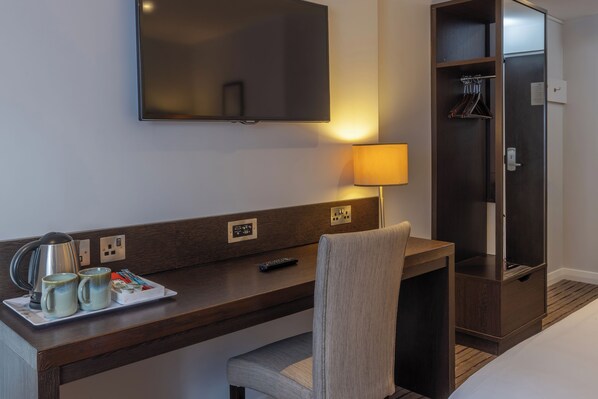 Blackout drapes, soundproofing, iron/ironing board, free WiFi - Best Western Leicester Oadby (Leicester)