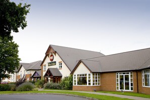 Exterior - Premier Inn Norwich Airport (Norwich)