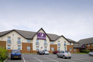 Exterior - Premier Inn Norwich Airport (Norwich)