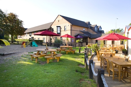 Exterior. Premier Inn Northampton South - Wootton