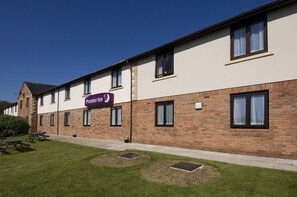Exterior - Premier Inn Silverstone (Brackley)