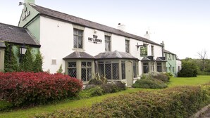A white building with a sign reading 'CHEF & BREWER' and a green awning. - Premier Inn Silverstone (Brackley)