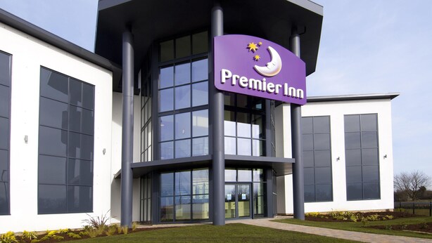 A Premier Inn hotel with a modern design, large windows, and a prominent signage. - Premier Inn Bicester (Bicester)