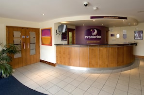 Reception - Premier Inn Plymouth - Sutton Harbour (Plymouth)