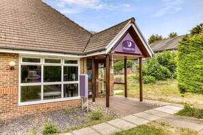 Exterior - Premier Inn Portsmouth North Harbour (Portsmouth)