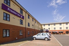Exterior - Premier Inn Chichester South - Gate Leisure Park (Chichester)