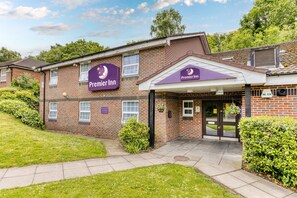 Exterior - Premier Inn Maidstone/Sevenoaks (Sevenoaks)