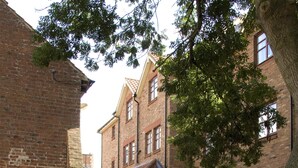 A brick building with a sign for 'Premier Inn Reception.' - Premier Inn York City - Blossom St North (York)