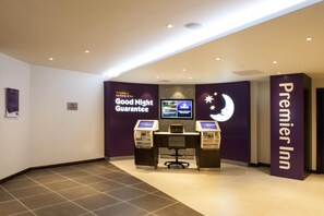 Reception - Premier Inn Bath City Centre (Bath)