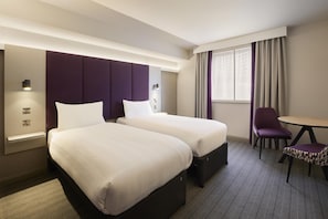Standard Twin Room, Roll-in Shower