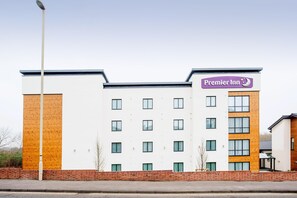 Exterior - Premier Inn Stourbridge Town Centre (Stourbridge)