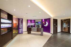 Reception - Premier Inn Stourbridge Town Centre (Stourbridge)