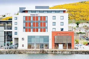 Exterior - Premier Inn Swansea Waterfront (Swansea)