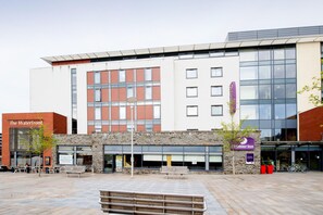 Exterior - Premier Inn Swansea Waterfront (Swansea)