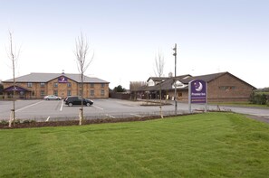 Exterior - Premier Inn Llanelli Central West (Llanelli)
