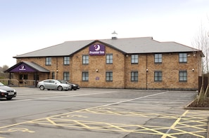 Exterior - Premier Inn Llanelli Central West (Llanelli)