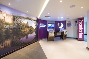Reception - Premier Inn Telford International Centre (Telford)