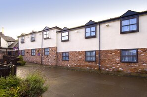 Exterior - Premier Inn Macclesfield South West (Macclesfield)