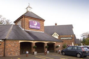 Exterior - Premier Inn Macclesfield North (Macclesfield)
