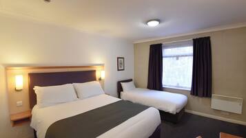 Skrivbord, strykjärn/strykbräda, gratis wi-fi och sängkläder