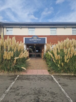 Front of property - The Langton Inn (Market Harborough)