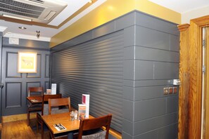Restaurant - Premier Inn Petersfield (Petersfield)