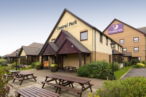 Exterior - Premier Inn Rugby North - M6 Jct1 (Rugby)