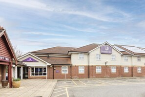 Exterior - Premier Inn Braintree - A120 (Braintree)