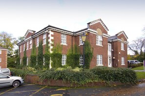 Exterior - Premier Inn Stockport Central (Stockport)