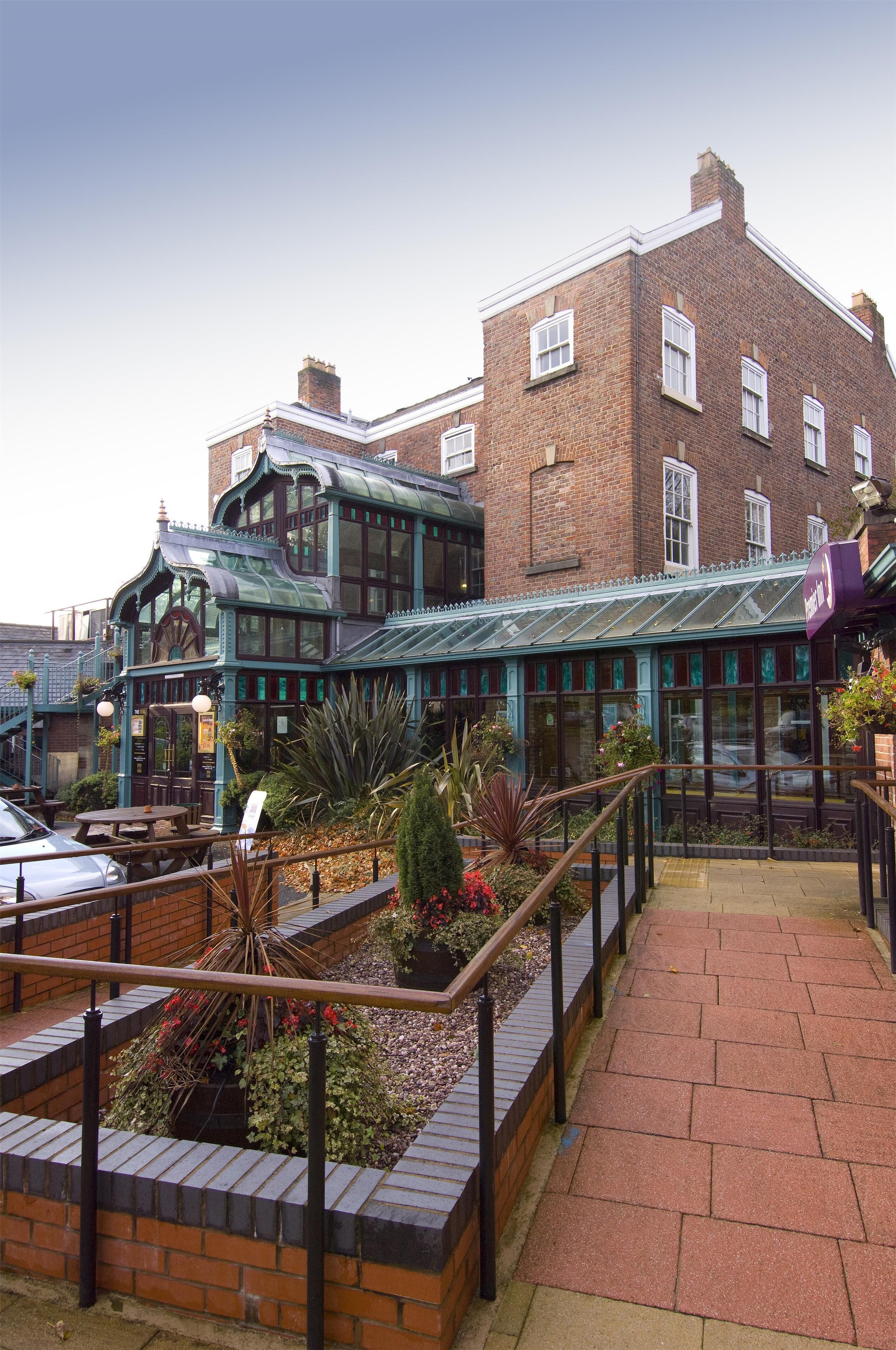 المنشأة من الخارج